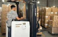 Thuê Xe Nâng Điện Đứng Lái 6 Mét – Giá Rẻ, Uy Tín, Giao Xe Ngay