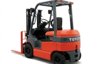 Thuê Xe Nâng Điện Toyota 2.5 Tấn Tại Bình Dương: Uy Tín, Giá Tốt