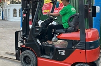 Thuê xe nâng hàng ở Dĩ An