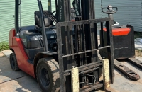 Xe Nâng Chui Container: Giải Pháp Tối Ưu Cho Kho Vận Hiện Đại