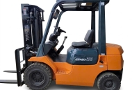Xe nâng 2 tấn giá bao nhiêu