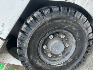Giá bánh đặc xe nâng tốt nhất