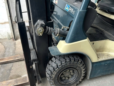 Khi nào cần sửa cầu trước xe nâng điện? Dấu hiệu và Cách xử lý