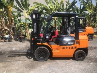 Giá thuê xe nâng dầu toyota 2.5 tấn Bình Dương