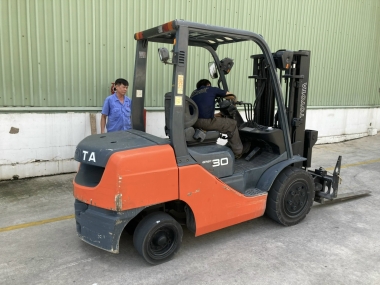 Thuê xe nâng khu công nghiệp Sóng Thần – dịch vụ xe nâng tại Bình Dương