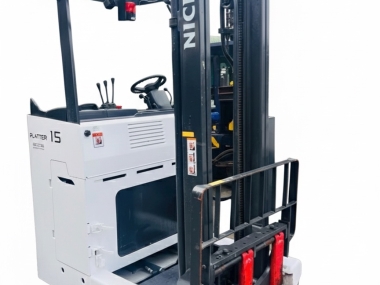 Xe Nâng Ngành Nội Thất: Tối Ưu Diện Tích, Bảo Vệ Hàng Hóa