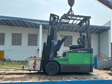 xe nâng điện ngồi lái 3 bánh - Giải pháp vận chuyển trong kho hẹp