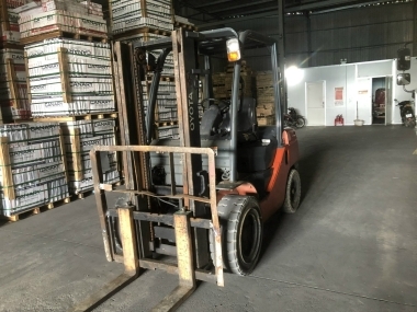 Xe Nâng Gạch Men: Giải Pháp Tối Ưu Chi Phí Và Nâng Cao Năng Suất
