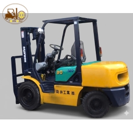 XE NÂNG DẦU KOMATSU 3 TẤN