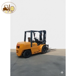 XE NÂNG DẦU TCM 4.5 TẤN
