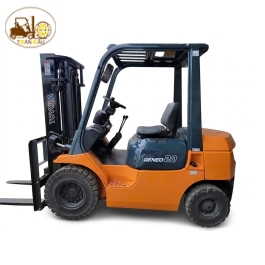 XE NÂNG DẦU TOYOTA 2 TẤN