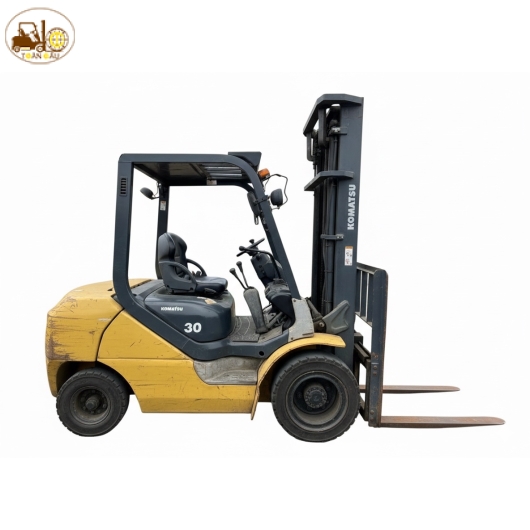 XE NÂNG DẦU KOMATSU 3 TẤN -17